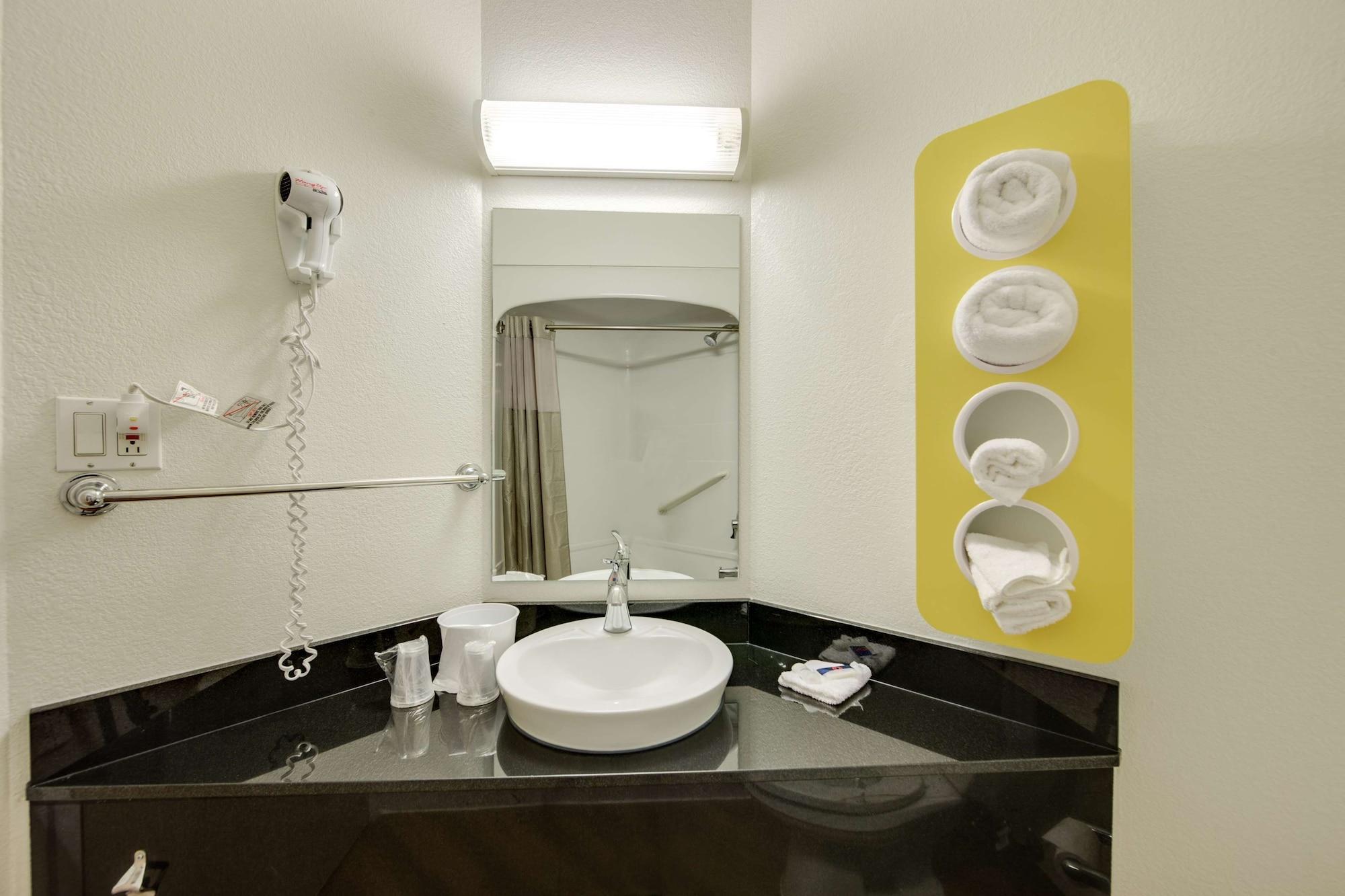Motel 6-Brampton, On - Toronto Εξωτερικό φωτογραφία