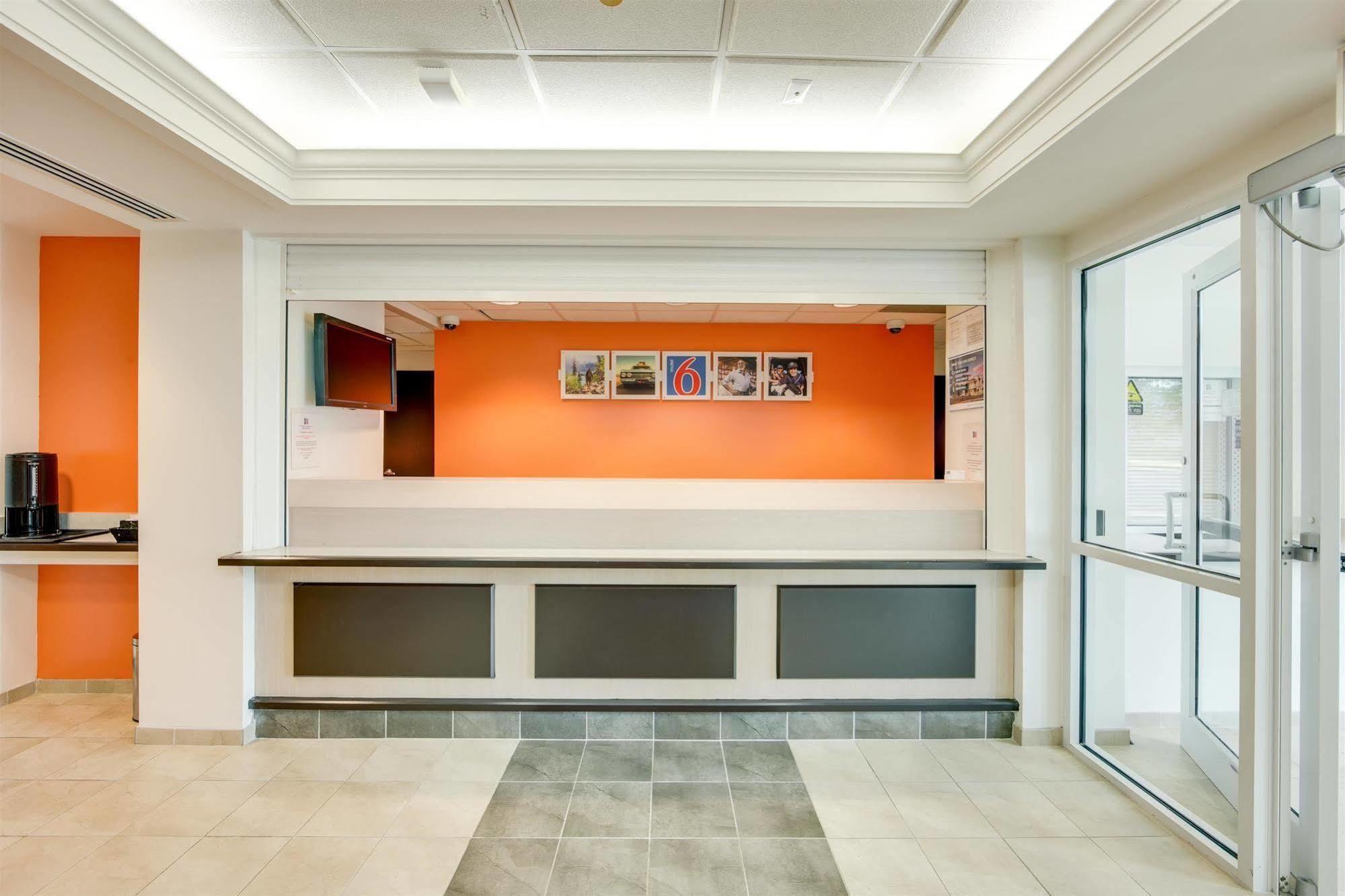 Motel 6-Brampton, On - Toronto Εξωτερικό φωτογραφία